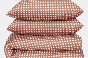 Bambus sengetøj hvid/rød ternet 200x200