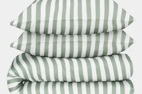 Bambus sengetøj hvid/oliven stribet bred 200x200